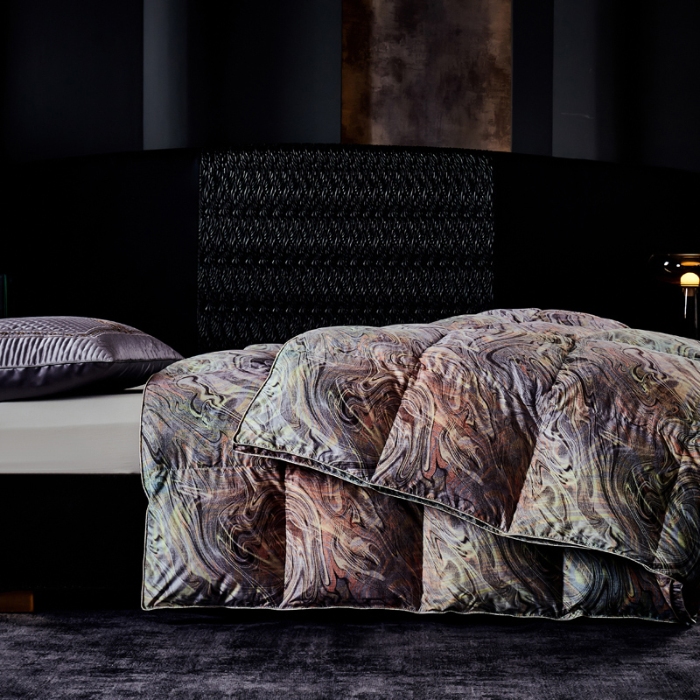 91家纺网 家纺一手货源 找家纺 抗日家纺 专版花型高密度超柔数码印花单层立体防绒羽绒被壳 蓝色多瑙河