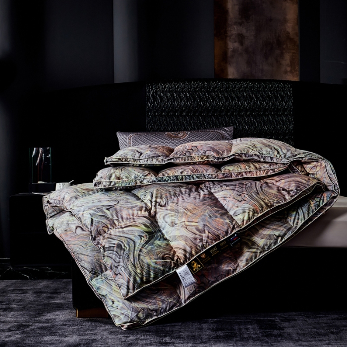 91家纺网 家纺一手货源 找家纺 抗日家纺 专版花型高密度超柔数码印花单层立体防绒羽绒被壳 蓝色多瑙河