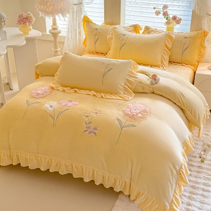 （总）苏米娜家纺SUMINA 2025新款230g高克重韩版立体盘花牛奶蚕丝绒绣花四件套床裙款被套-洛丽塔系列