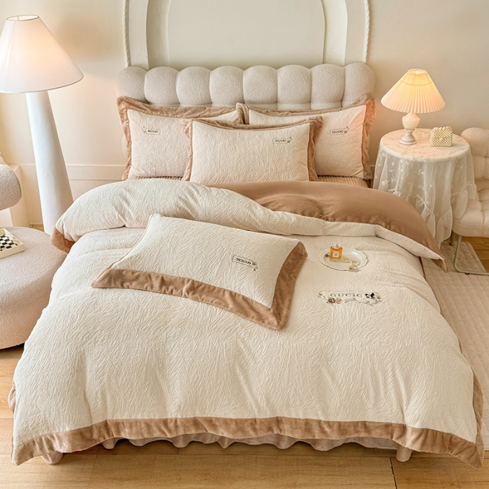 91家纺网 家纺一手货源 找家纺 苏米娜2025年新款全消光加厚牛奶绒轻奢简约床盖款四件套-雅致系列   雅致-奶咖