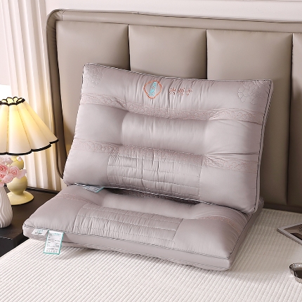 91家纺网 家纺一手货源 找家纺 （总）新品 兴丝露枕芯 全棉酒店枕 全棉羽丝枕 全棉护颈枕 健康护颈保健枕 全棉酒店羽丝护颈枕芯