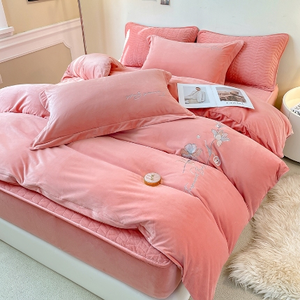 91家纺网 家纺一手货源 找家纺 （总）宝宝绒婴儿绒四件套刺绣纯色四件套床单床笠牛奶绒四件套