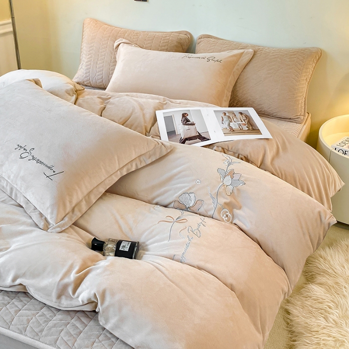 91家纺网 家纺一手货源 找家纺 宝宝绒婴儿绒四件套刺绣纯色四件套床单床笠牛奶绒四件套 卡其