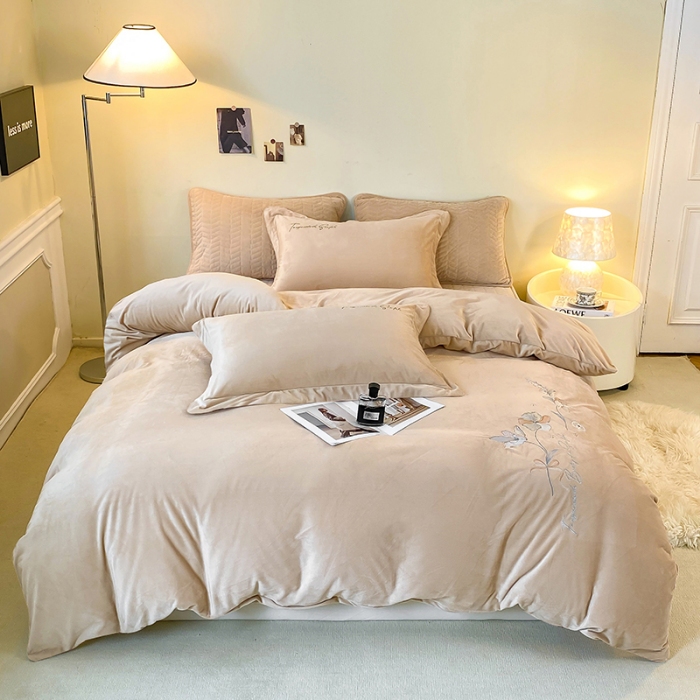 91家纺网 家纺一手货源 找家纺 宝宝绒婴儿绒四件套刺绣纯色四件套床单床笠牛奶绒四件套 卡其