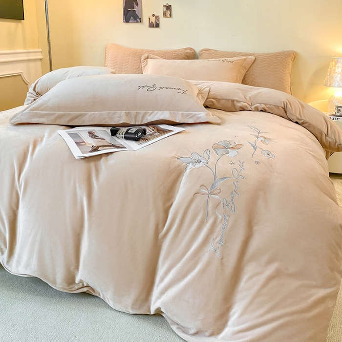 91家纺网 家纺一手货源 找家纺 宝宝绒婴儿绒四件套刺绣纯色四件套床单床笠牛奶绒四件套 卡其