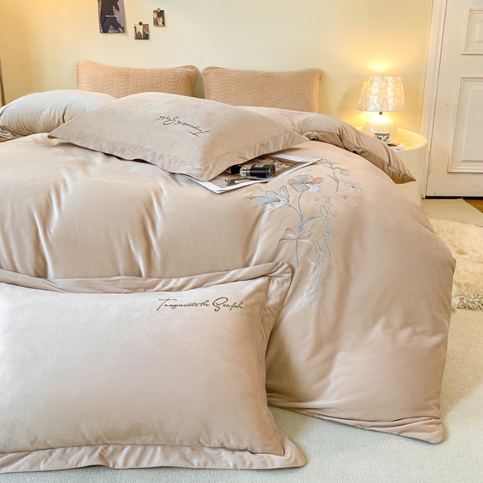 91家纺网 家纺一手货源 找家纺 宝宝绒婴儿绒四件套刺绣纯色四件套床单床笠牛奶绒四件套 卡其