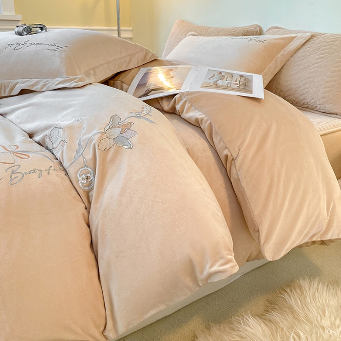 91家纺网 家纺一手货源 找家纺 宝宝绒婴儿绒四件套刺绣纯色四件套床单床笠牛奶绒四件套 卡其