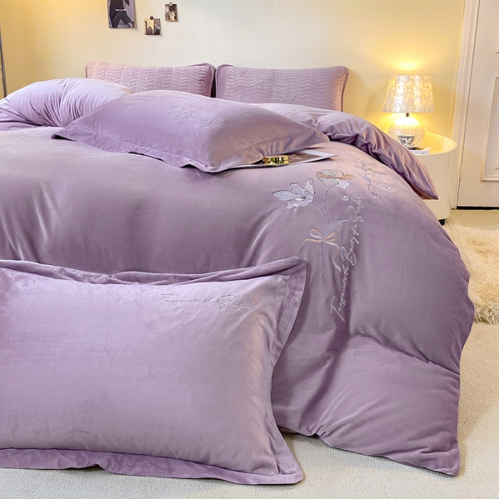 91家纺网 家纺一手货源 找家纺 宝宝绒婴儿绒四件套刺绣纯色四件套床单床笠牛奶绒四件套 紫色