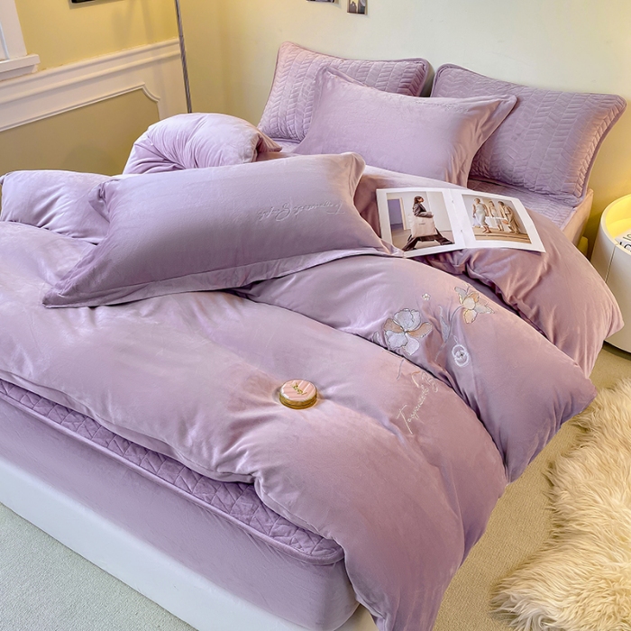 91家纺网 家纺一手货源 找家纺 宝宝绒婴儿绒四件套刺绣纯色四件套床单床笠牛奶绒四件套 紫色