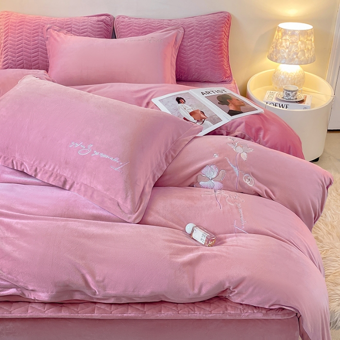 91家纺网 家纺一手货源 找家纺 宝宝绒婴儿绒四件套刺绣纯色四件套床单床笠牛奶绒四件套 豆沙