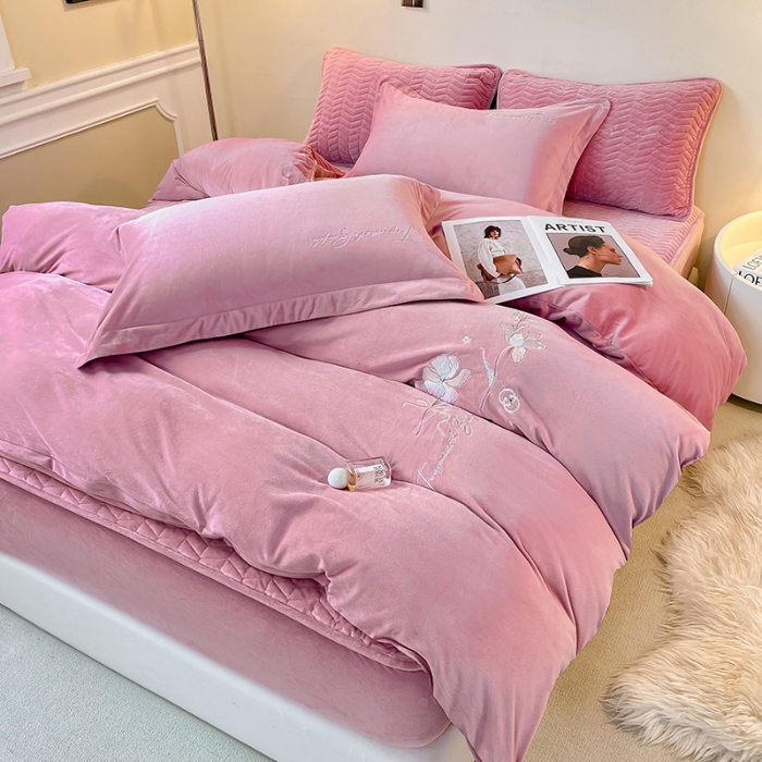 91家纺网 家纺一手货源 找家纺 宝宝绒婴儿绒四件套刺绣纯色四件套床单床笠牛奶绒四件套 豆沙