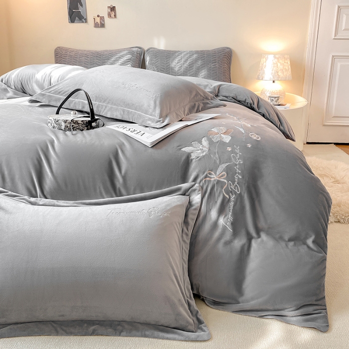 91家纺网 家纺一手货源 找家纺 宝宝绒婴儿绒四件套刺绣纯色四件套床单床笠牛奶绒四件套 灰色