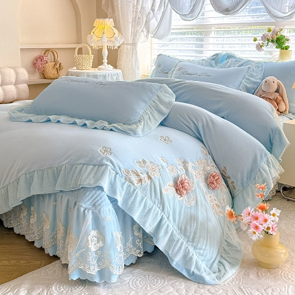 91家纺网 家纺一手货源 找家纺 （总）苏米娜2025秋冬直播爆款11斤230g全消光牛奶绒夹棉床盖款四件套纯色蕾丝花边刺绣床盖三件套夹棉单床盖