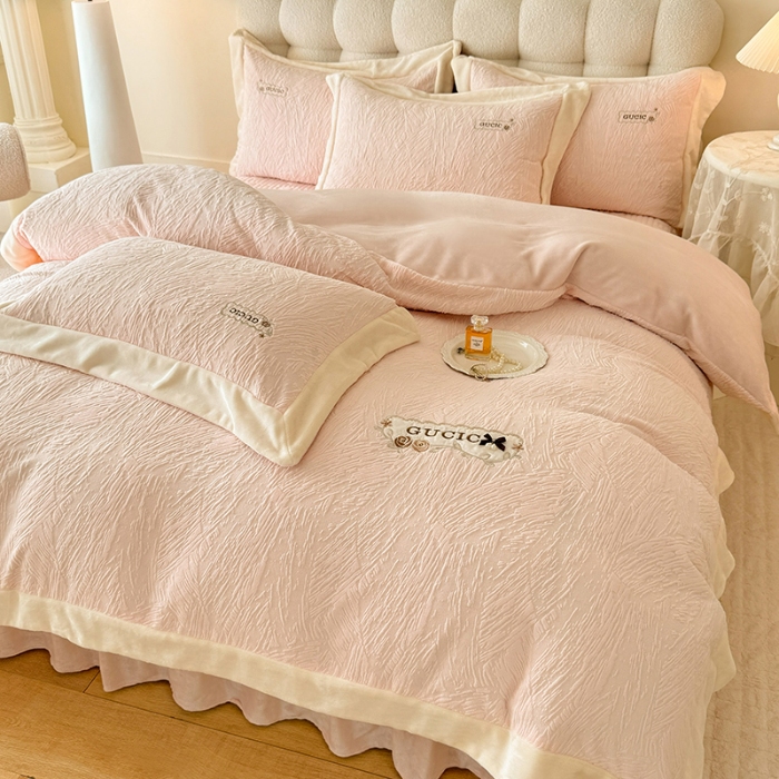 91家纺网 家纺一手货源 找家纺 苏米娜2025年新款全消光加厚牛奶绒轻奢简约床盖款四件套-雅致系列 雅致-粉黛  