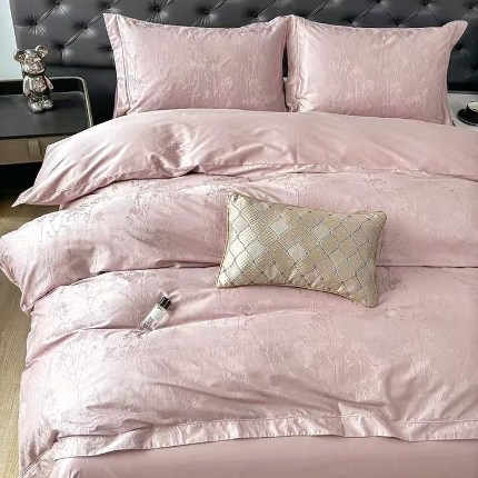 91家纺网 家纺一手货源 找家纺 梦丝语家纺色织提花50双股100支长绒棉圆角双贴边高端四件套量大从优