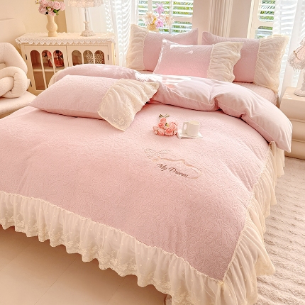 91家纺网 家纺一手货源 找家纺 （总）漫布云2025秋冬直播爆款11斤230g全消光牛奶绒夹棉床盖款四件套纯色蕾丝花边刺绣床盖三件套夹棉单床盖-安娜花园系列