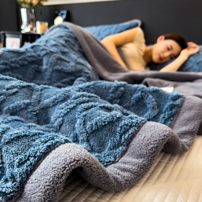 91家纺网 家纺一手货源 找家纺 （总）云恋家纺 2025新款2025塔芙绒毛毯加厚舒棉绒绒盖毯牛奶绒办公室午睡珊瑚绒披肩沙发毯被子