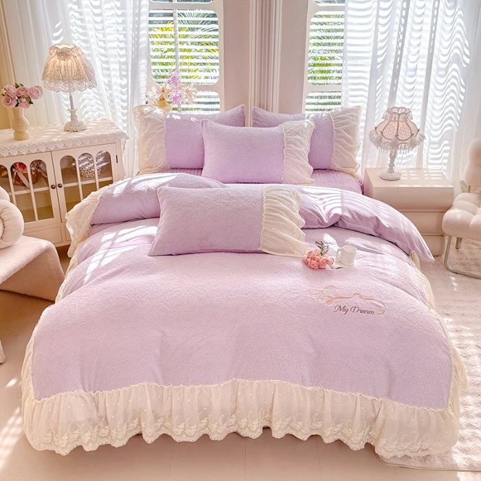 91家纺网 家纺一手货源 找家纺 漫布云2025秋冬直播爆款11斤230g全消光牛奶绒夹棉床盖款四件套纯色蕾丝花边刺绣床盖三件套夹棉单床盖-安娜花园系列   安娜花园-星云紫  