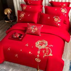 91家纺网 家纺一手货源 找家纺 梦丝语家纺婚庆四件套五件套六件套八件套10件套百支长绒棉床裙款原版,新婚快乐抱枕4个,订花被芯一条,吾家有喜