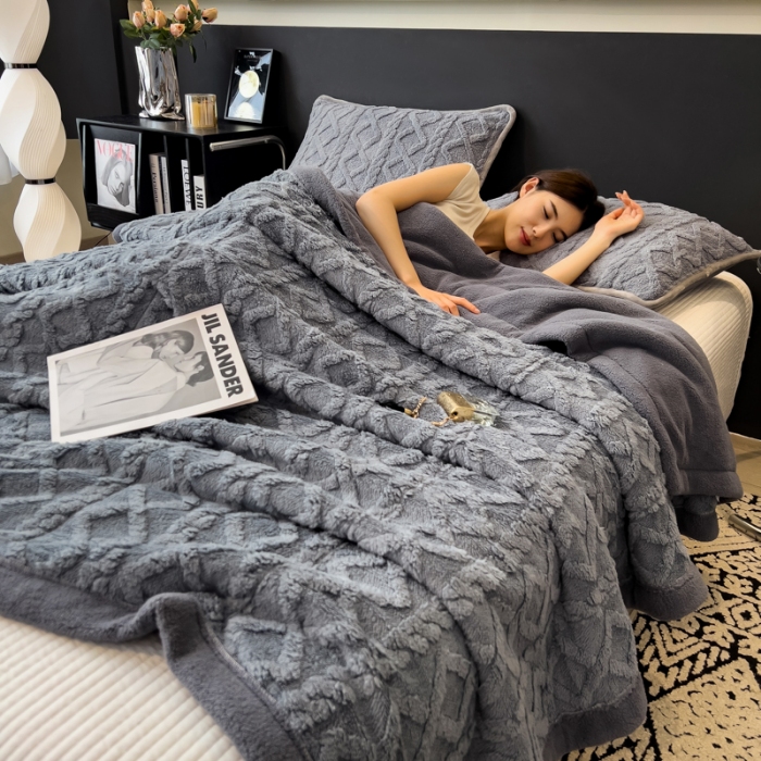 91家纺网 家纺一手货源 找家纺 （总）云恋家纺 2025新款2025塔芙绒毛毯加厚舒棉绒绒盖毯牛奶绒办公室午睡珊瑚绒披肩沙发毯被子