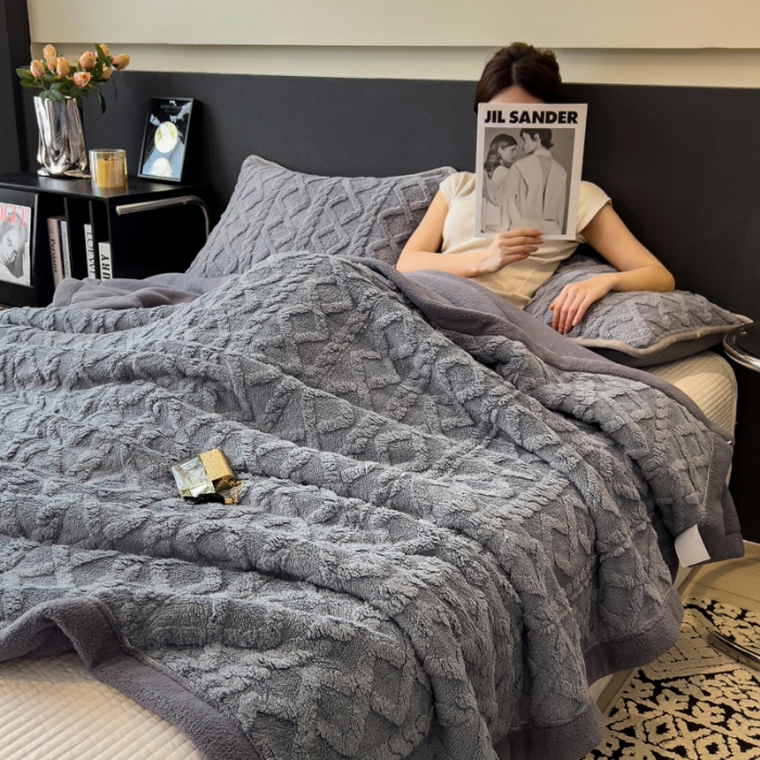 91家纺网 家纺一手货源 找家纺 （总）云恋家纺 2025新款2025塔芙绒毛毯加厚舒棉绒绒盖毯牛奶绒办公室午睡珊瑚绒披肩沙发毯被子