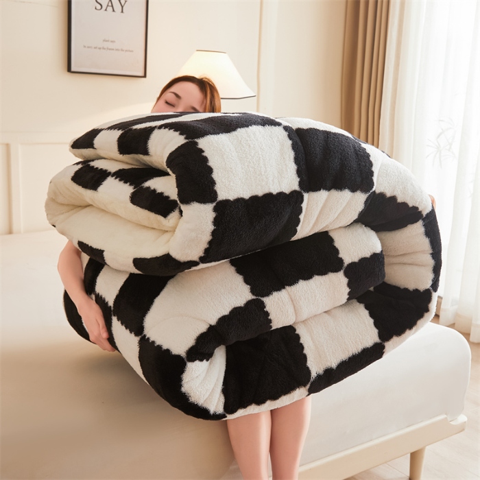 91家纺网 家纺一手货源 找家纺 （总）爱屋及屋 2025新款北极绒双面绒牛奶绒棋盘格冬被被子被芯