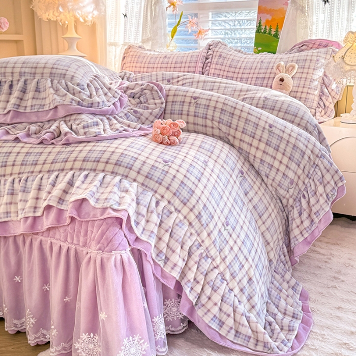 91家纺网 家纺一手货源 找家纺 苏米娜2025新款高克重11斤重直播热款双层蕾丝花边全消光牛奶绒印花床盖四件套单床盖床盖三件套 紫嫣