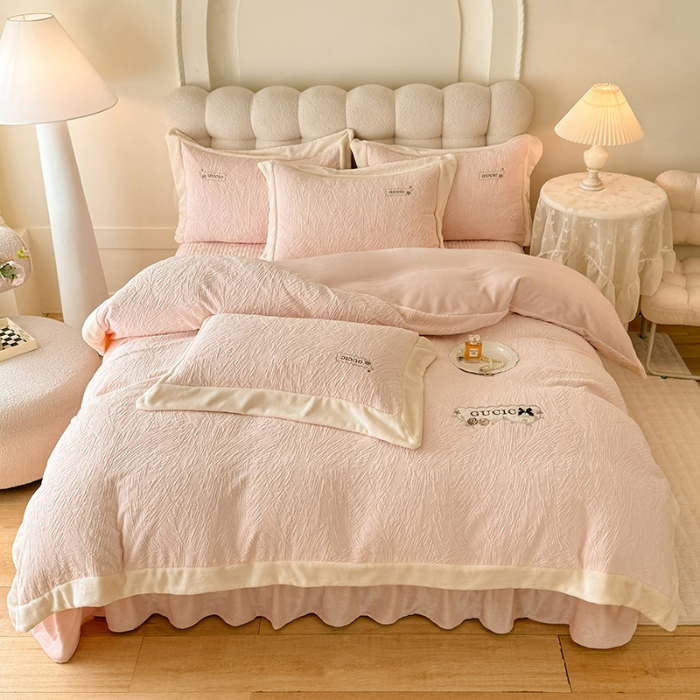 91家纺网 家纺一手货源 找家纺 漫布云2025年新款全消光加厚牛奶绒轻奢简约床盖款四件套-雅致系列 雅致-粉黛  