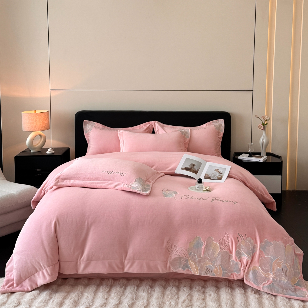 91家纺网 家纺一手货源 找家纺 （总）2025新款牛奶绒刺绣工艺高克重四件套-安娜