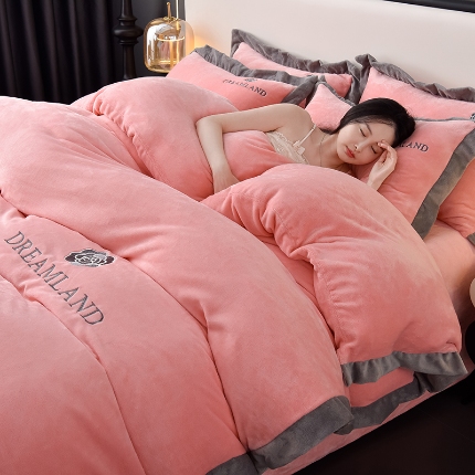 91家纺网 家纺一手货源 找家纺 （总）云恋家纺 2025新款加厚刺绣牛奶绒四件套--梦想款