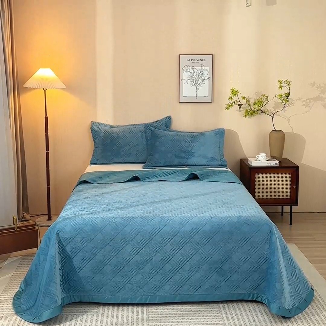 91家纺网 家纺一手货源 找家纺 （总）230g婴儿绒+50支长绒棉双面可用床盖三件套可购单件可选直角或者圆角