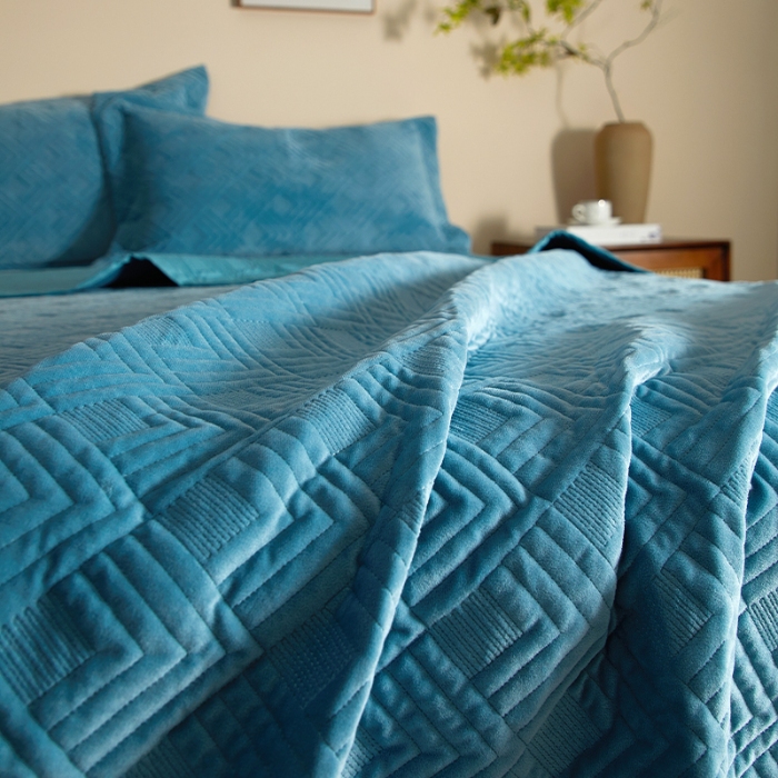 91家纺网 家纺一手货源 找家纺 （总）230g婴儿绒+50支长绒棉双面可用床盖三件套可购单件可选直角或者圆角