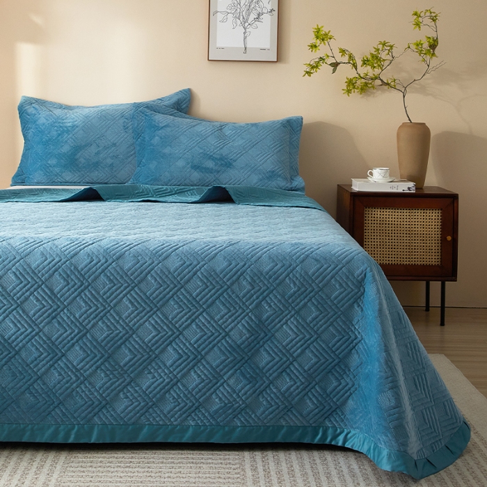 91家纺网 家纺一手货源 找家纺 （总）230g婴儿绒+50支长绒棉双面可用床盖三件套可购单件可选直角或者圆角