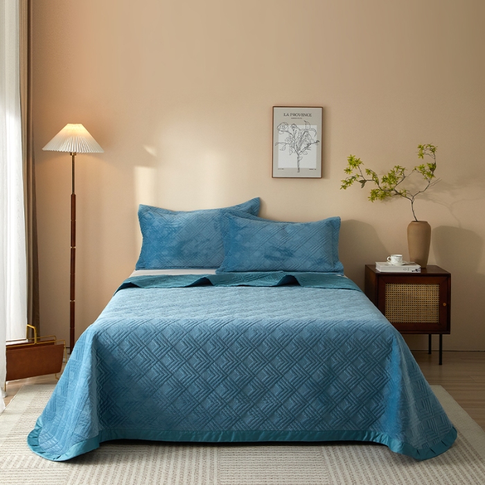 91家纺网 家纺一手货源 找家纺 （总）230g婴儿绒+50支长绒棉双面可用床盖三件套可购单件可选直角或者圆角