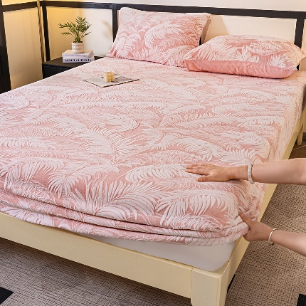 91家纺网 家纺一手货源 找家纺 （总）2025新款冬季烂花牛奶绒亲肤雕花绒床笠CP73