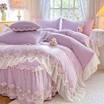 苏米娜2025秋冬新款230g双层绣花花边全消光牛奶绒床裙款四件套纯色蕾丝花边刺绣床裙款三件套 依恋-香芋紫