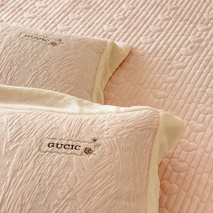 91家纺网 家纺一手货源 找家纺 苏米娜2025年新款全消光加厚牛奶绒轻奢简约床盖款四件套-雅致系列 雅致-粉黛 