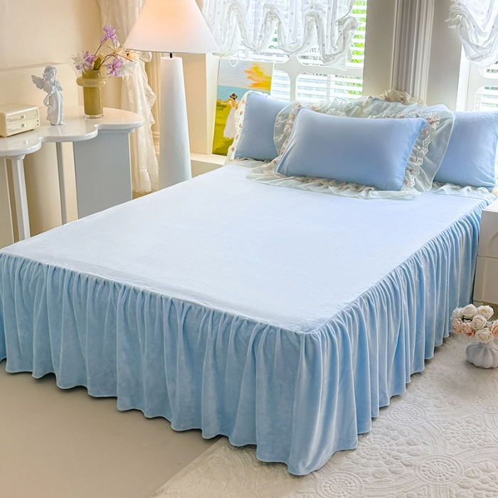 91家纺网 家纺一手货源 找家纺 苏米娜2025秋冬新款230g法式公主风全消光牛奶绒床裙款四件套纯色蕾丝花边刺绣床盖款四件套 欧若拉-梦幻蓝