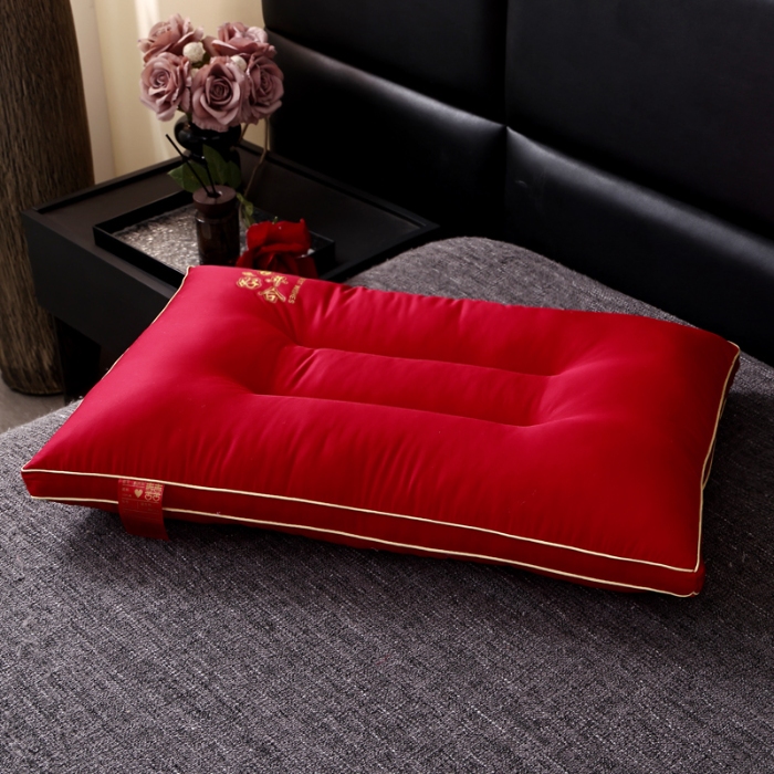 91家纺网 家纺一手货源 找家纺 全棉绣花婚庆枕芯 全棉枕芯 大红结婚枕 喜庆枕头 全棉羽丝枕 婚庆枕头