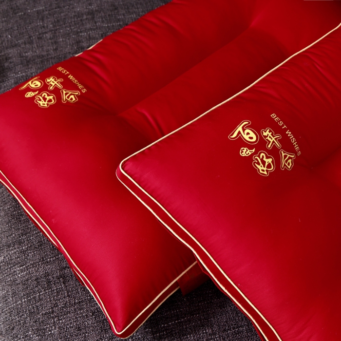 91家纺网 家纺一手货源 找家纺 全棉绣花婚庆枕芯 全棉枕芯 大红结婚枕 喜庆枕头 全棉羽丝枕 婚庆枕头