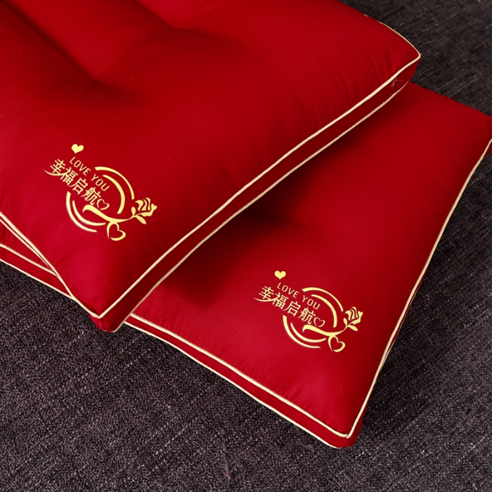 91家纺网 家纺一手货源 找家纺 全棉绣花婚庆枕芯 全棉枕芯 大红结婚枕 喜庆枕头 全棉羽丝枕 婚庆枕头