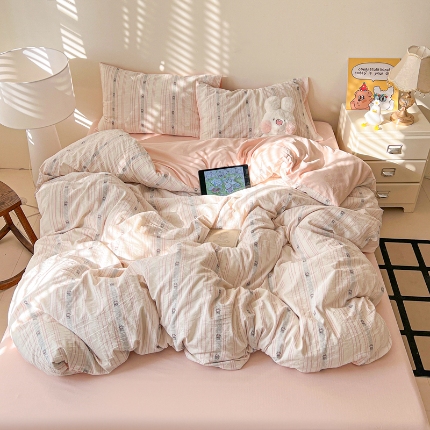 91家纺网 家纺一手货源 找家纺 坚果摄影  小清新条纹套件拍摄赏析