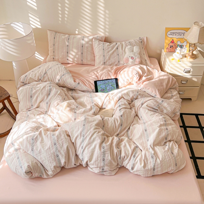 91家纺网 家纺一手货源 找家纺 坚果摄影  小清新条纹套件拍摄赏析