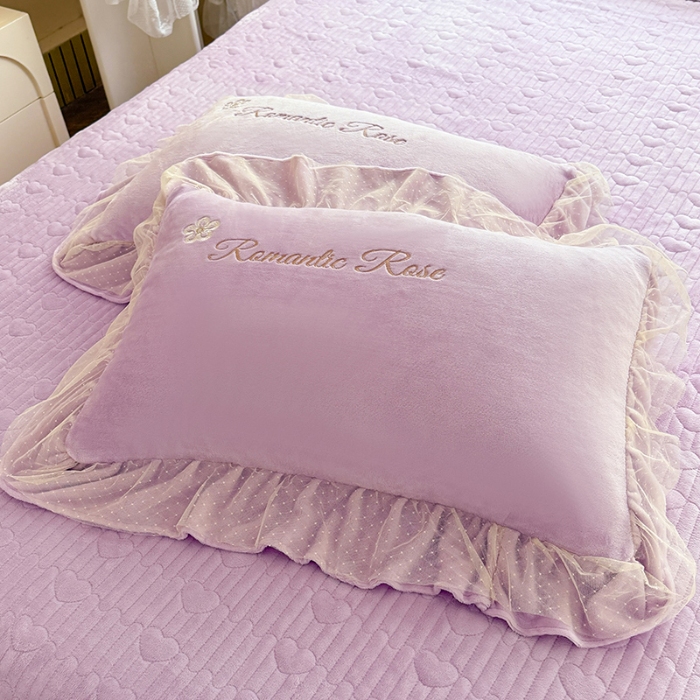 91家纺网 家纺一手货源 找家纺 苏米娜2025秋冬直播爆款11斤230g全消光牛奶绒夹棉床盖款四件套纯色蕾丝花边刺绣床盖三件套夹棉单床盖 梦妮莎--梦幻紫