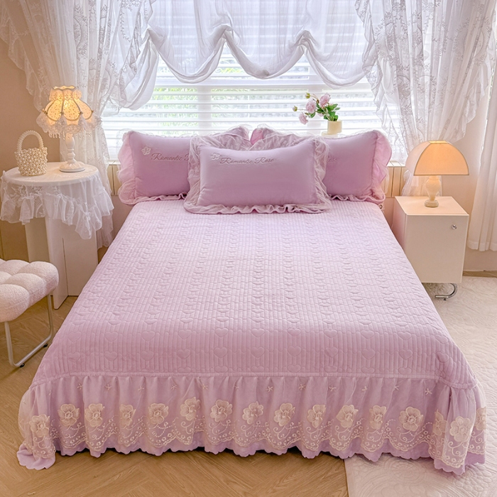 91家纺网 家纺一手货源 找家纺 苏米娜2025秋冬直播爆款11斤230g全消光牛奶绒夹棉床盖款四件套纯色蕾丝花边刺绣床盖三件套夹棉单床盖 梦妮莎--梦幻紫