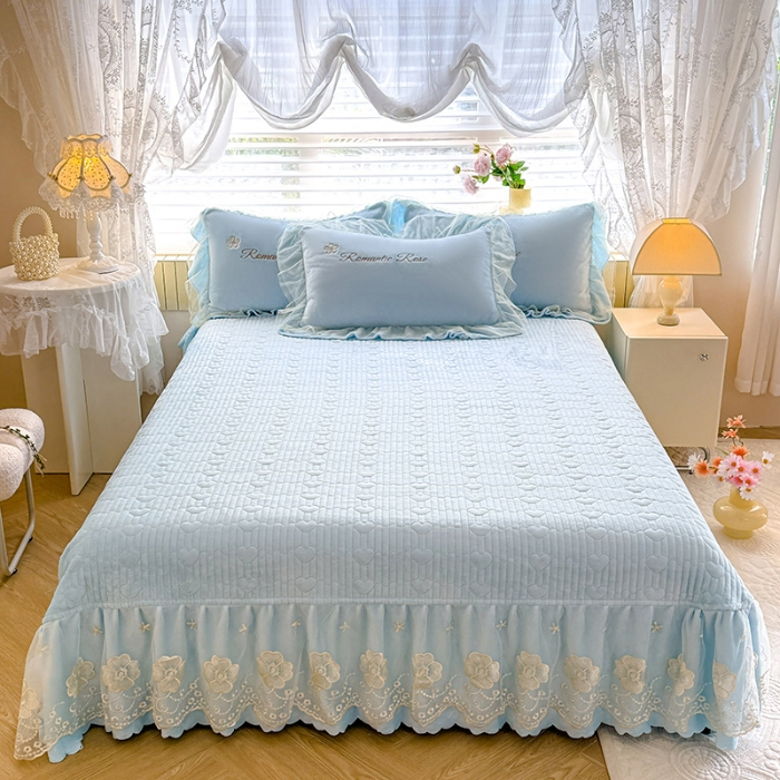 91家纺网 家纺一手货源 找家纺 苏米娜2025秋冬直播爆款11斤230g全消光牛奶绒夹棉床盖款四件套纯色蕾丝花边刺绣床盖三件套夹棉单床盖 梦妮莎-婴儿蓝