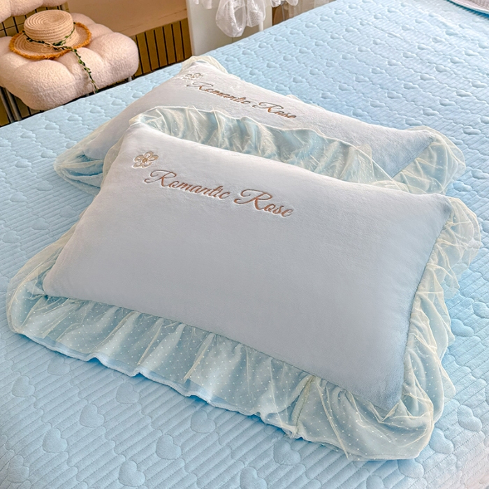 91家纺网 家纺一手货源 找家纺 苏米娜2025秋冬直播爆款11斤230g全消光牛奶绒夹棉床盖款四件套纯色蕾丝花边刺绣床盖三件套夹棉单床盖 梦妮莎-婴儿蓝