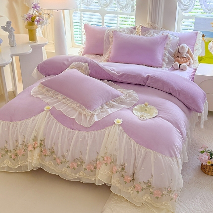 苏米娜2025秋冬新款230g法式公主风全消光牛奶绒床裙款四件套纯色蕾丝花边刺绣床盖款四件套 欧若拉- 香芋紫