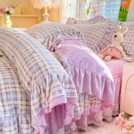 苏米娜2026新款高克重11斤重直播热款双层蕾丝花边全消光牛奶绒印花床盖四件套单床盖床盖三件套  紫嫣