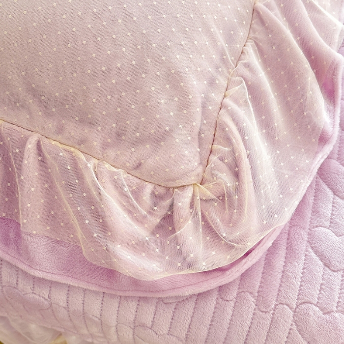 91家纺网 家纺一手货源 找家纺 苏米娜2025秋冬直播爆款11斤230g全消光牛奶绒夹棉床盖款四件套纯色蕾丝花边刺绣床盖三件套夹棉单床盖 梦妮莎--梦幻紫  